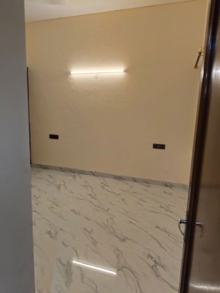 Room, greater kailash ii 3 Bedroom 2000 Sq.Ft. Builder Floor In Greater Kailash ii Delhi 10660372