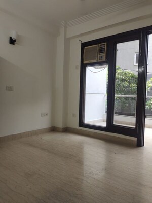 Room in 3 BHK Builder Floor at Kailash Colony – for Rent