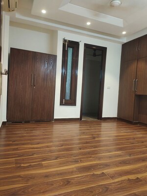 Room in 3 BHK Builder Floor at Kailash Colony – for Rent