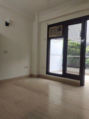 Room in 3 BHK Builder Floor at Kailash Colony – for Rent