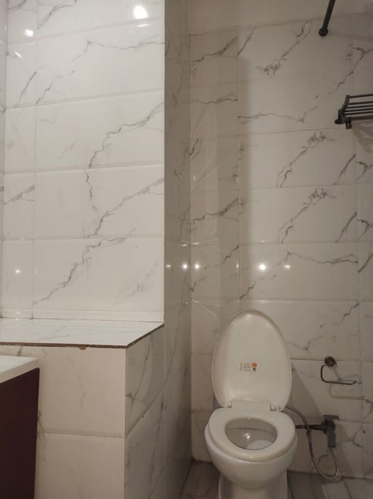 Bathroom, greater kailash 1 Bedroom 1000 Sq.Ft. Builder Floor In Greater Kailash Delhi 10660430