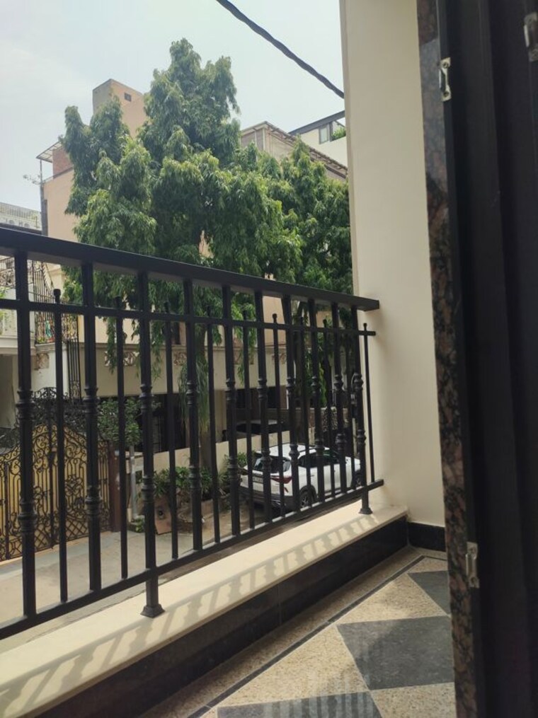 Balcony, east of kailash 3 Bedroom 1125 Sq.Ft. Builder Floor In East Of Kailash Delhi 10660431