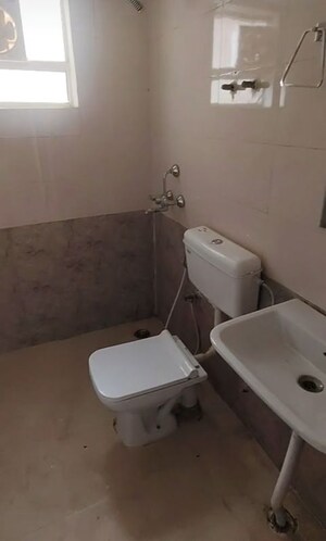 Bathroom in 1 BHK Builder Floor at Sector 9 – for Rent