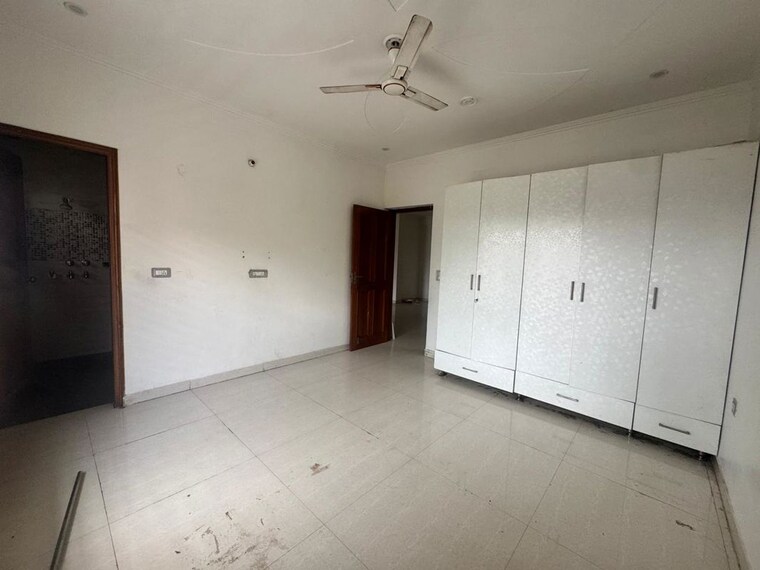 Room, sector 9 2.5 Bedroom 2150 Sq.Ft. Builder Floor In Sector 9 Gurgaon 10647046