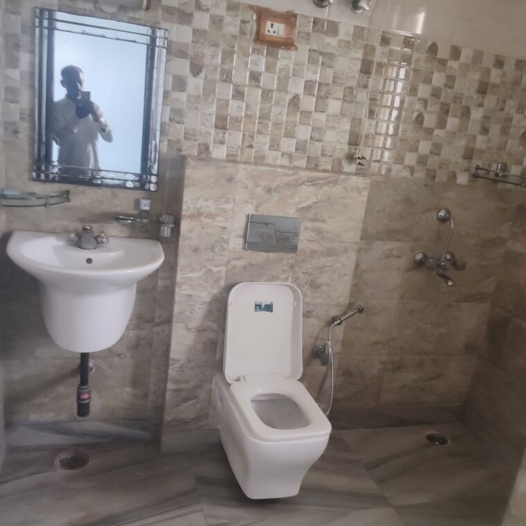 Bathroom, sector 9 2 Bedroom 2450 Sq.Ft. Builder Floor In Sector 9 Gurgaon 10644254