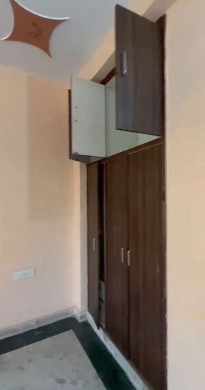 Furnished Amenities in 2.5 BHK Independent House at Sector 9 – for Rent