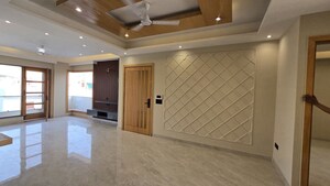 Room in 3 BHK Builder Floor at Sector 9 – for Rent