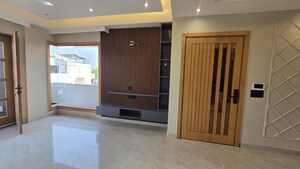 Room in 3 BHK Builder Floor at Sector 9 – for Rent