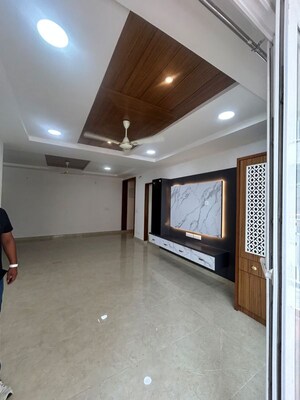 Room in  Office Space at DLF Vibhuti Khand, Gomti Nagar – for Rent