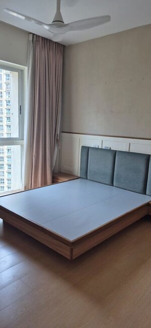 2 BHK Apartment For Rent in Sheth Vasant Lawns, Laxmi Nagar
