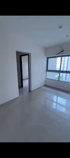Room in 2 BHK Apartment at Piramal Vaikunth, Balkum Pada – for Rent