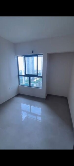 Room in 2 BHK Apartment at Piramal Vaikunth, Balkum Pada – for Rent
