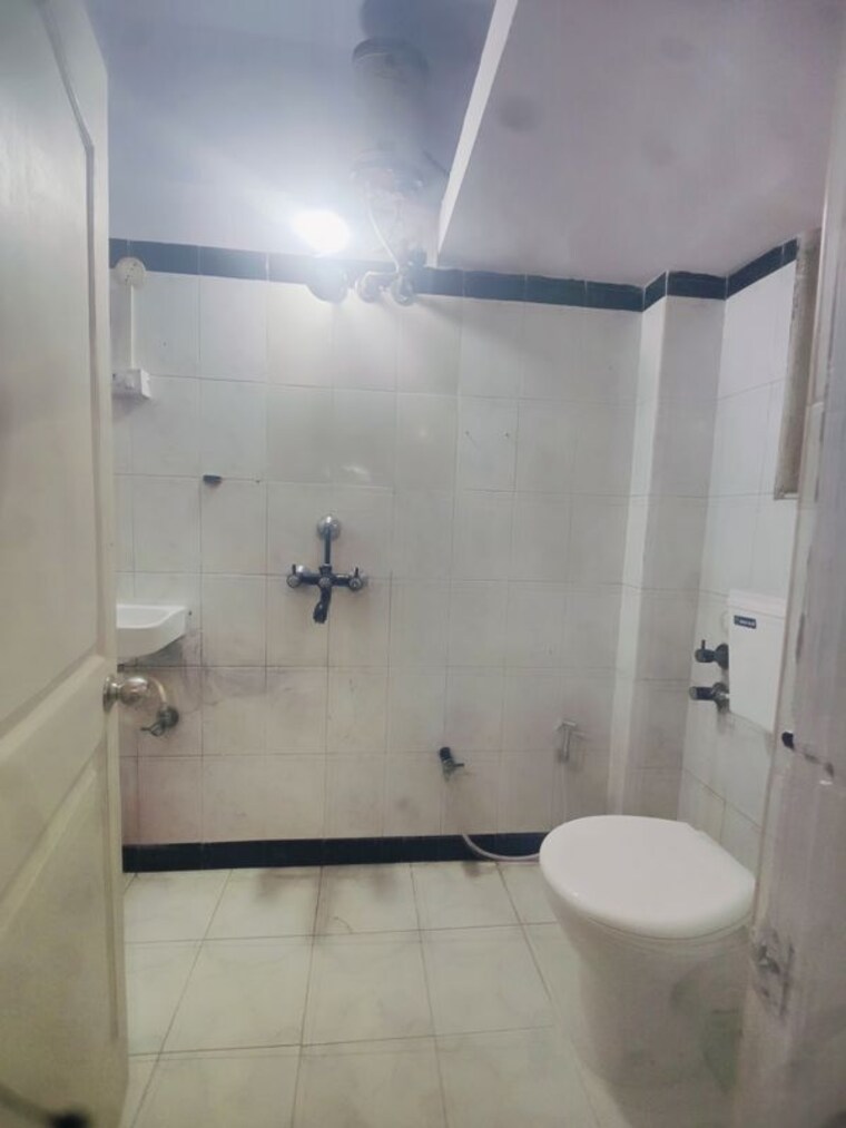Bathroom, hdil-dheeraj-jamuna 2 Bedroom 670 Sq.Ft. Apartment In Malad West Mumbai 10660623