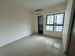 Room in 1.5 BHK Apartment at Piramal Vaikunth, Balkum Pada – for Rent
