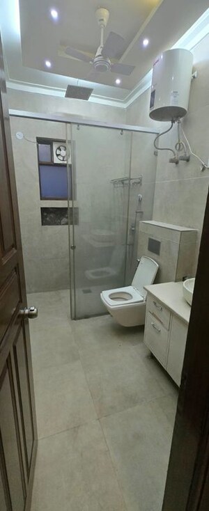 Bathroom in 4 BHK Builder Floor at Green Fields Colony – for Rent