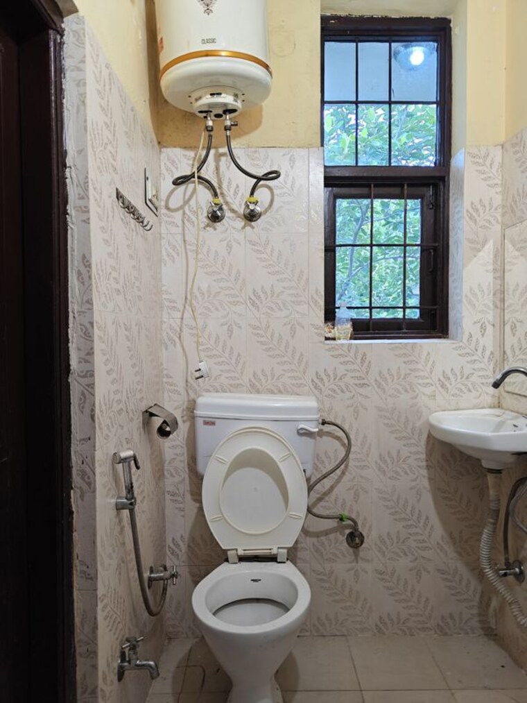 Bathroom, palam vihar 2 Bedroom 900 Sq.Ft. Builder Floor In Palam Vihar Gurgaon 10660665