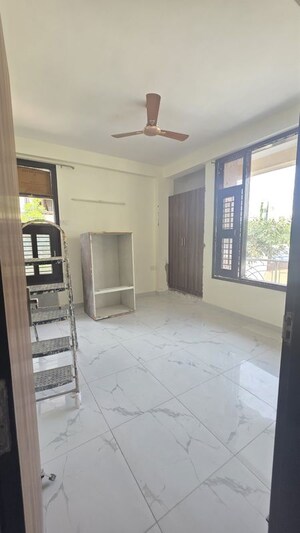 Parking in 5 BHK Villa at Unitech Birch Court Villa, Sector 56 – for Sale