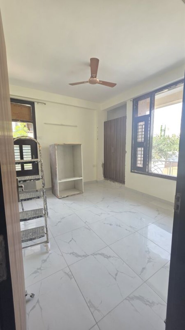  Parking, unitech-birch-court-villa 5 Bedroom 360 Sq.Yd. Villa In Sector 56 Gurgaon 10660681