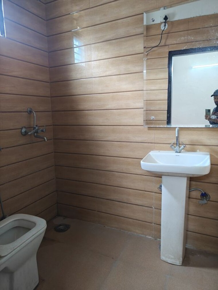 Bathroom, palam vihar 1 Bedroom 450 Sq.Ft. Builder Floor In Palam Vihar Gurgaon 10660754