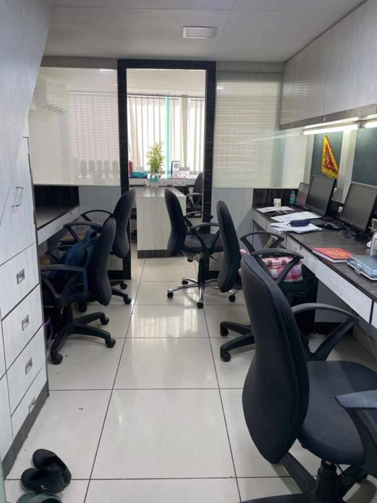 Team Area, evershine-mall Commercial Office Space 190 Sq.Ft. In Malad West Mumbai 10660799