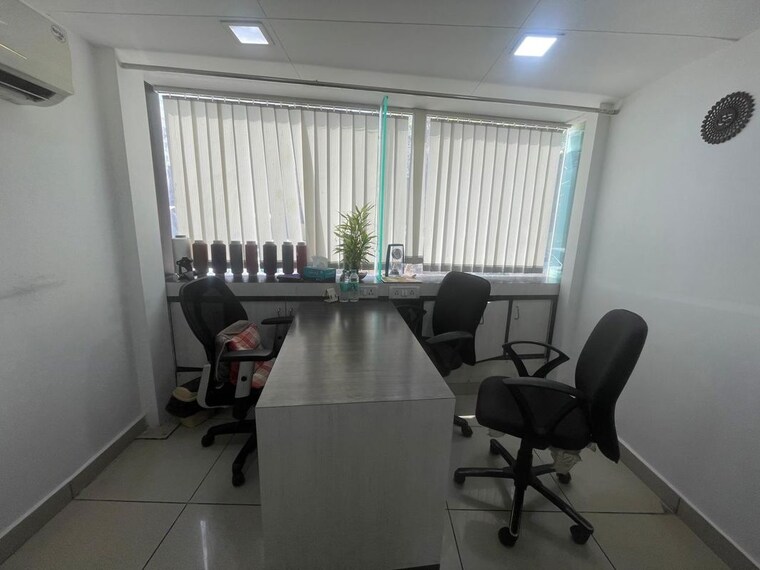 Team Area, evershine-mall Commercial Office Space 190 Sq.Ft. In Malad West Mumbai 10660799
