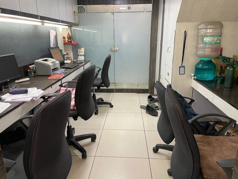 Team Area, evershine-mall Commercial Office Space 190 Sq.Ft. In Malad West Mumbai 10660799