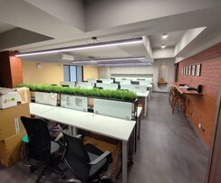 Office Space For Rent in Kemp Plaza