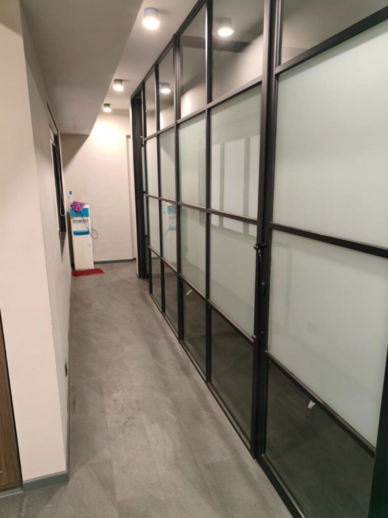Balcony, kemp-plaza Commercial Office Space 1060 Sq.Ft. In Malad West Mumbai 10660810