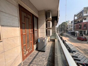Balcony in 2 BHK Builder Floor at Sector 27 – for Rent
