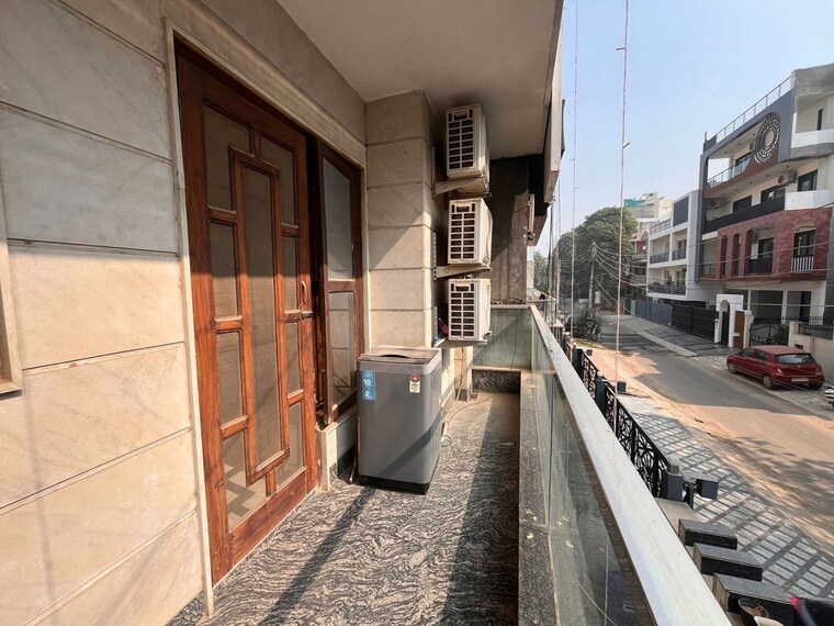Balcony, sector 27 2 Bedroom 900 Sq.Ft. Builder Floor In Sector 27 Gurgaon 10660871