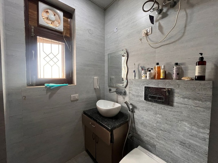 Bathroom, sector 27 2 Bedroom 900 Sq.Ft. Builder Floor In Sector 27 Gurgaon 10660871
