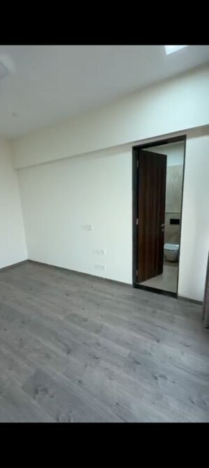 Room in 3 BHK Apartment at Sheth 72 West, Andheri West – for Rent