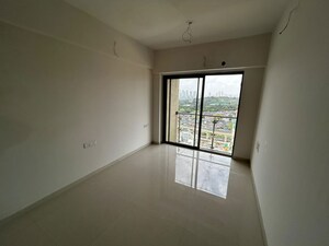 Room in 2 BHK Apartment at Avant Heritage, Jogeshwari East – for Rent