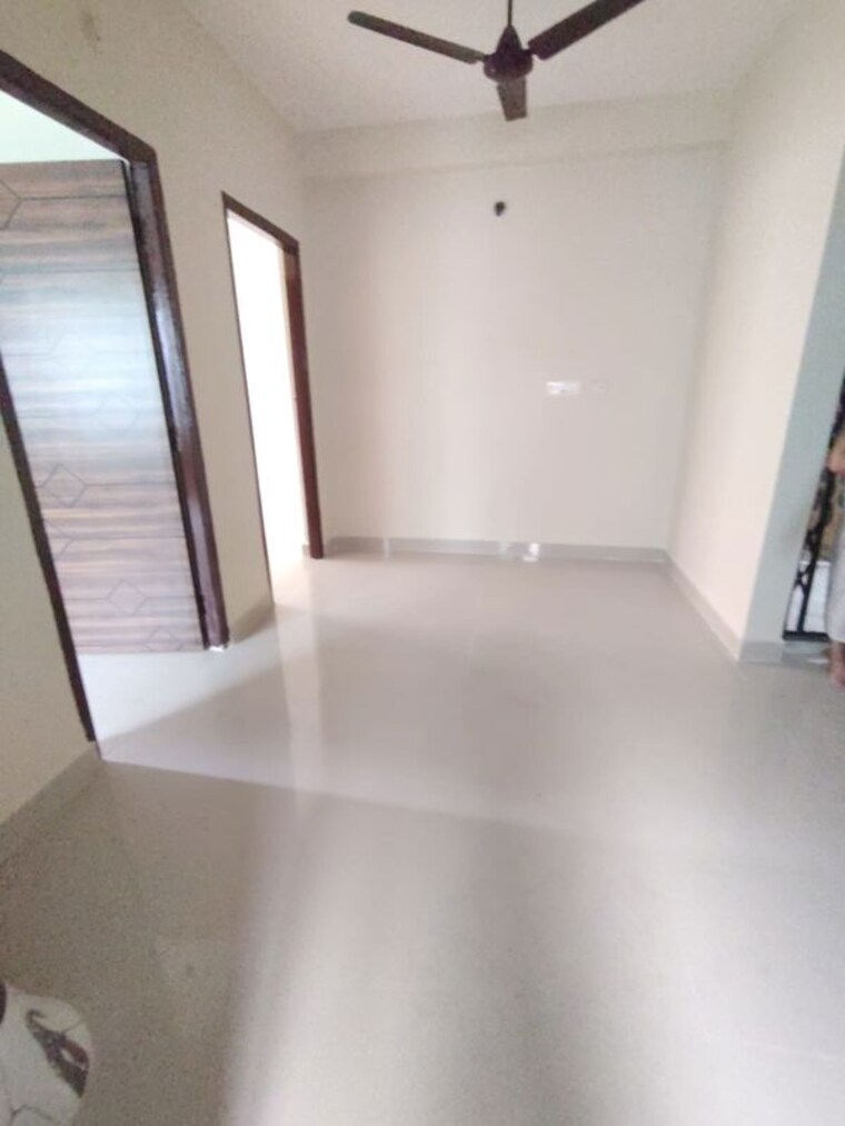 Room, airport-tower 2 Bedroom 1000 Sq.Ft. Apartment In Dum Dum Kolkata 10660858