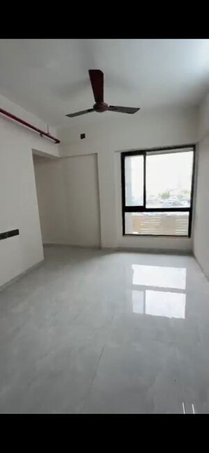 Room in 3 BHK Apartment at RNA NG Eclat, Andheri West – for Rent