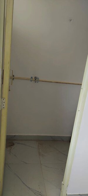 Furnished Amenities in 3 BHK Apartment at Sector 6 Dwarka – for Rent