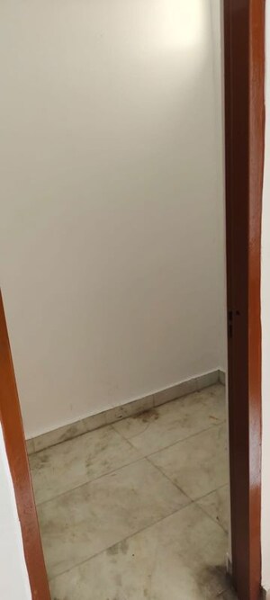 Room in 3 BHK Apartment at Sector 6 Dwarka – for Rent