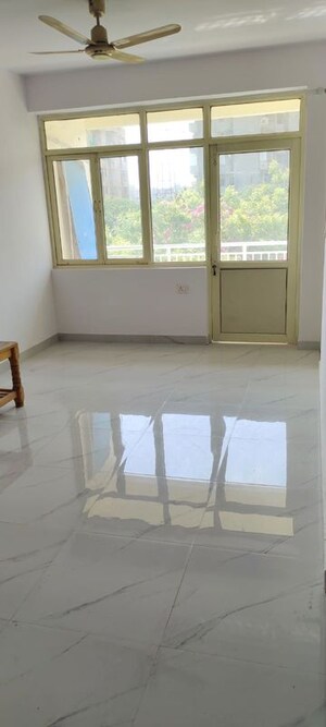 Room in 3 BHK Apartment at Sector 6 Dwarka – for Rent