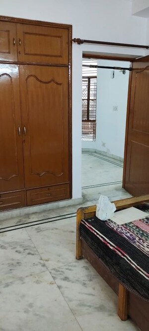 Furnished Amenities in 3 BHK Apartment at Sector 6 Dwarka – for Rent