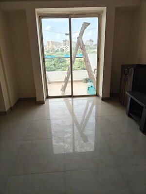 Room in 2 BHK Apartment at Pristine East Winds, Wagholi – for Rent