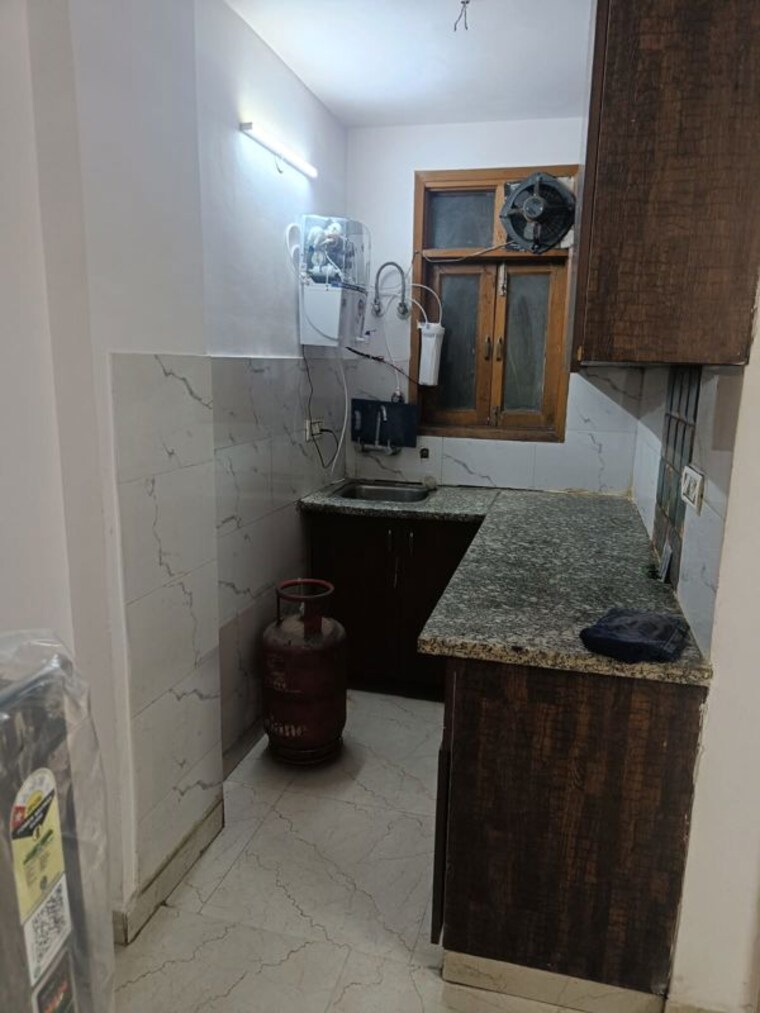 Kitchen, freedom fighters enclave 1 Bedroom 550 Sq.Ft. Builder Floor In Freedom Fighters Enclave Delhi 10660892