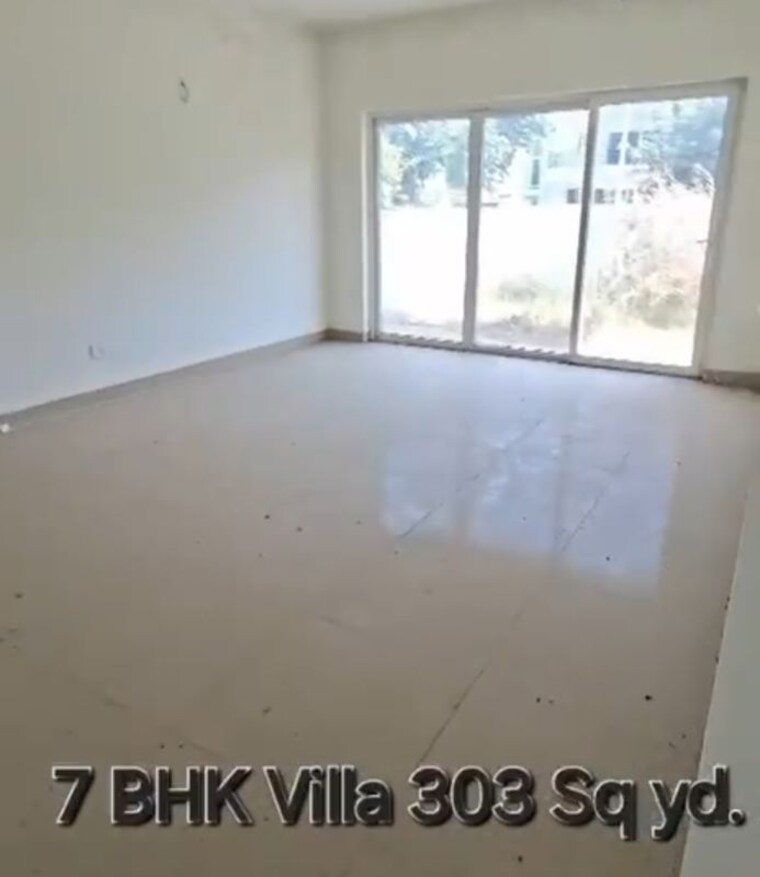 Room, sector 75 6+ Bedroom 303 Sq.Yd. Villa In Sector 75 Faridabad 10493406