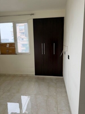 Room in 4 BHK Apartment at Sector 6 Dwarka – for Rent