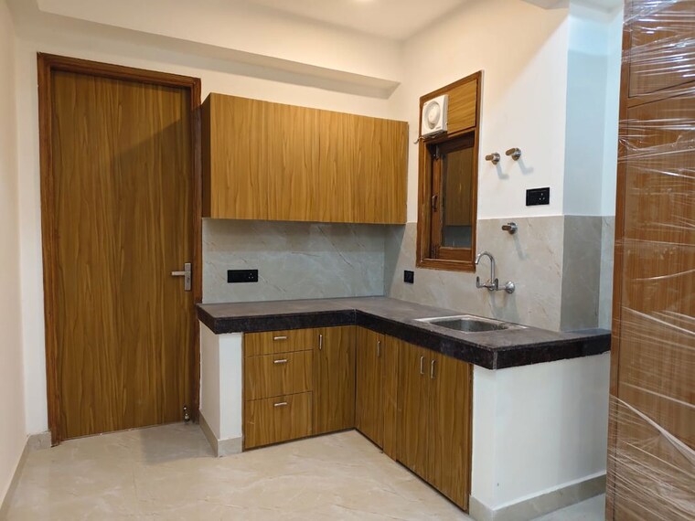 Kitchen, freedom fighters enclave 1 Bedroom 580 Sq.Ft. Builder Floor In Freedom Fighters Enclave Delhi 10660944