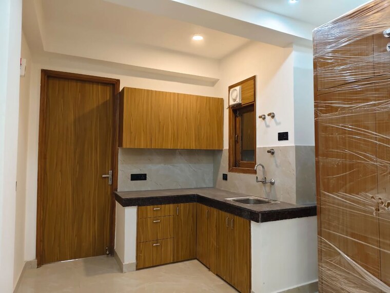 Kitchen, freedom fighters enclave 1 Bedroom 580 Sq.Ft. Builder Floor In Freedom Fighters Enclave Delhi 10660944