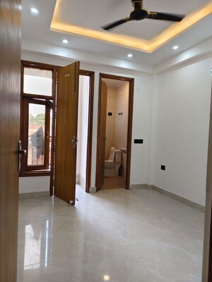 Room in 1 BHK Builder Floor at Freedom Fighters Enclave – for Rent