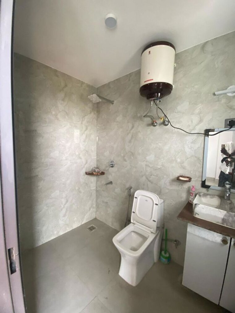 Bathroom, freedom fighters enclave 1 Bedroom 580 Sq.Ft. Builder Floor In Freedom Fighters Enclave Delhi 10660944