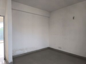 Room in 3.5 BHK Apartment at Omaxe Heights, Sector 86 – for Sale