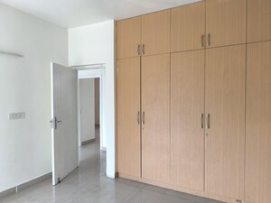 Room in 3.5 BHK Apartment at Omaxe Heights, Sector 86 – for Sale
