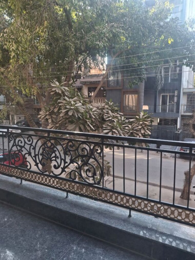 Balcony, sushant lok i 4 Bedroom 300 Sq.Yd. Builder Floor In Sushant Lok I Gurgaon 10660988